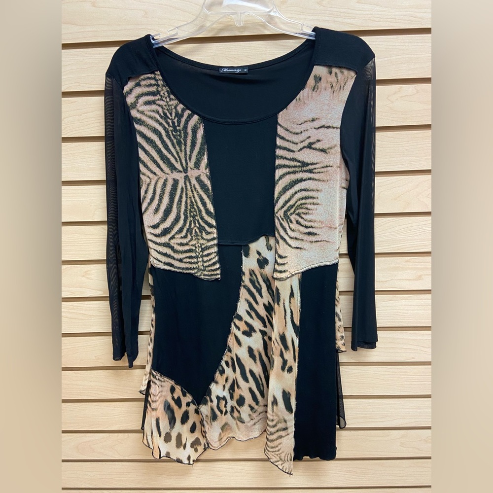 MESMERIZE WOMEN FASHIONABLE BLOUSE TOP MADE IN USA SIZE MEDIUM MSRP $98.00